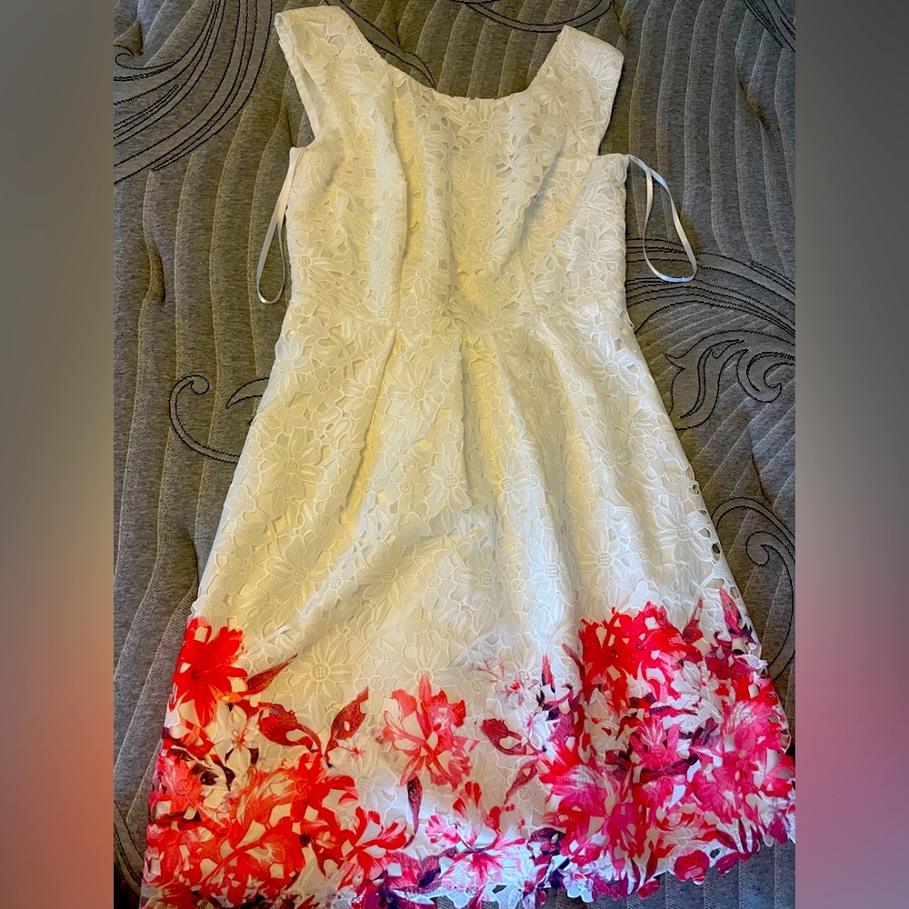 Spring dress,perfect for a brunch, tea or a shower!Never used.Excellent quality